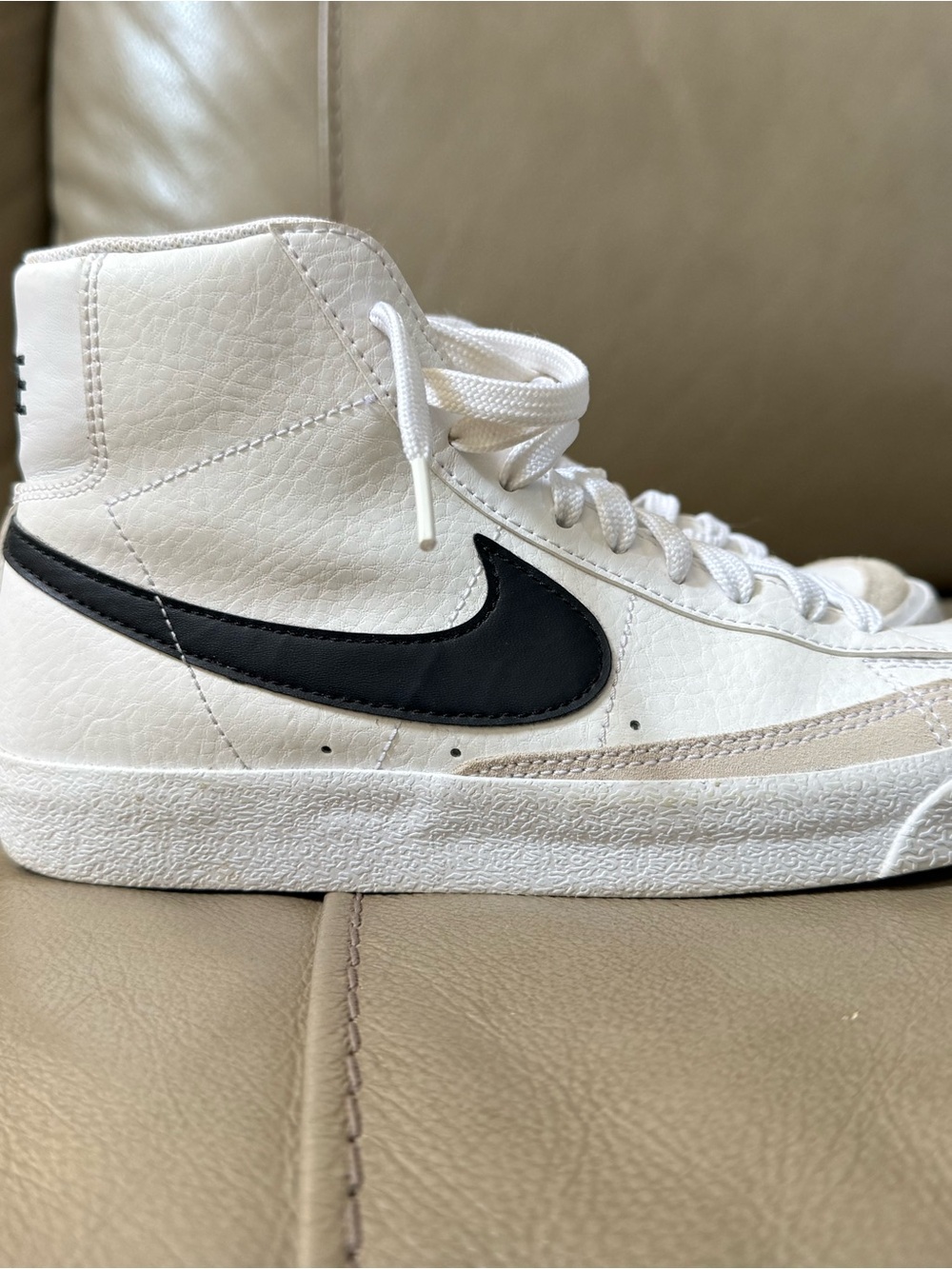 Nike Blazer Mid ‘77 Vintage White Black High Top Sneakers Women’s size 7 EU 37.5